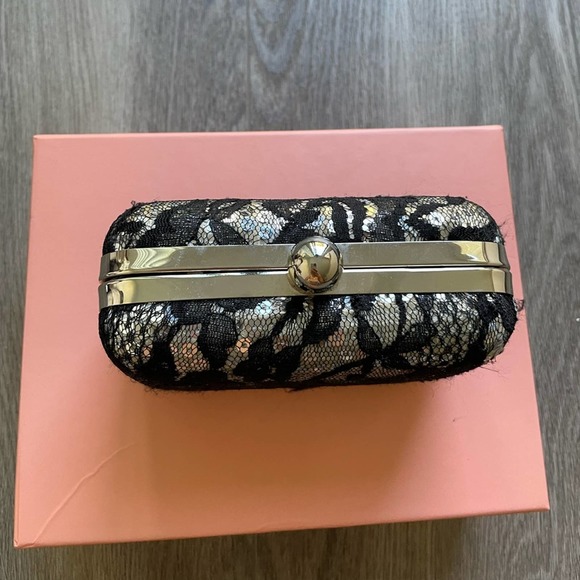 BEBE LACE & SEQUIN BLACK & SILVER MINI CLUTCH HANDBAG PURSE - Picture 5 of 6